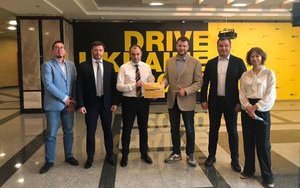 Криклій: "У дусі найкращих європейських традицій передав transition book Кубракову". ФОТО