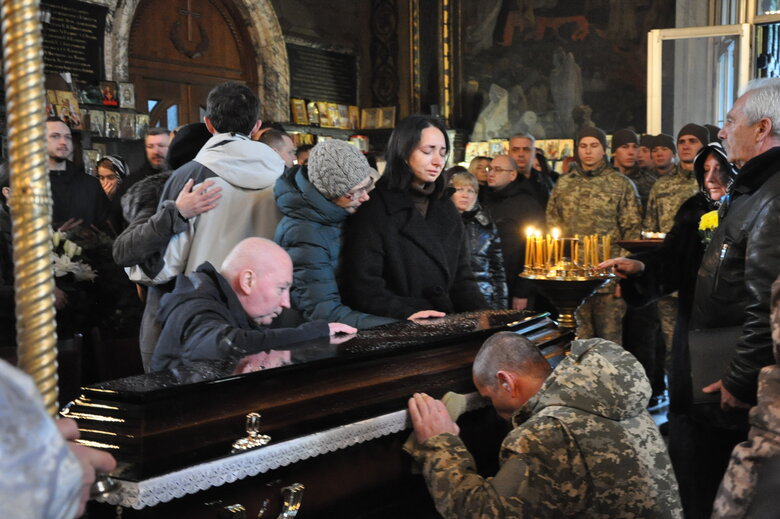 Із українським захисником та одним із розробників гри S.T.A.L.K.E.R Володимиром Єжовим, який загинув у боях під Бахмутом, попрощалися в Києві 39
