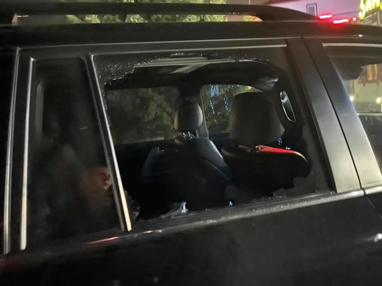 Соратнику Медведчука Лесику пошкодили авто біля ресторану 02