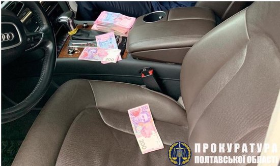 Экс-чиновник Полтавской ОГА задержан при получении 50 тыс. грн взятки 01