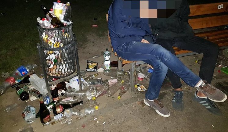 Швидкі для особливо сп'янілих, кілька патрулів і гори сміття: в КПІ студенти відсвяткували початок навчального року. ФОТОрепортаж