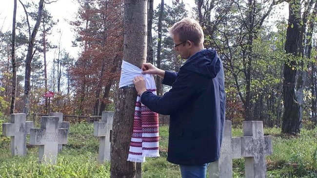 Вандали в Польщі знищили плиту на могилі воїнів УПА 04