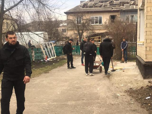 Окна повыбивало, двери внутри повыбивало, - последствия взрыва складов в Балаклее 04