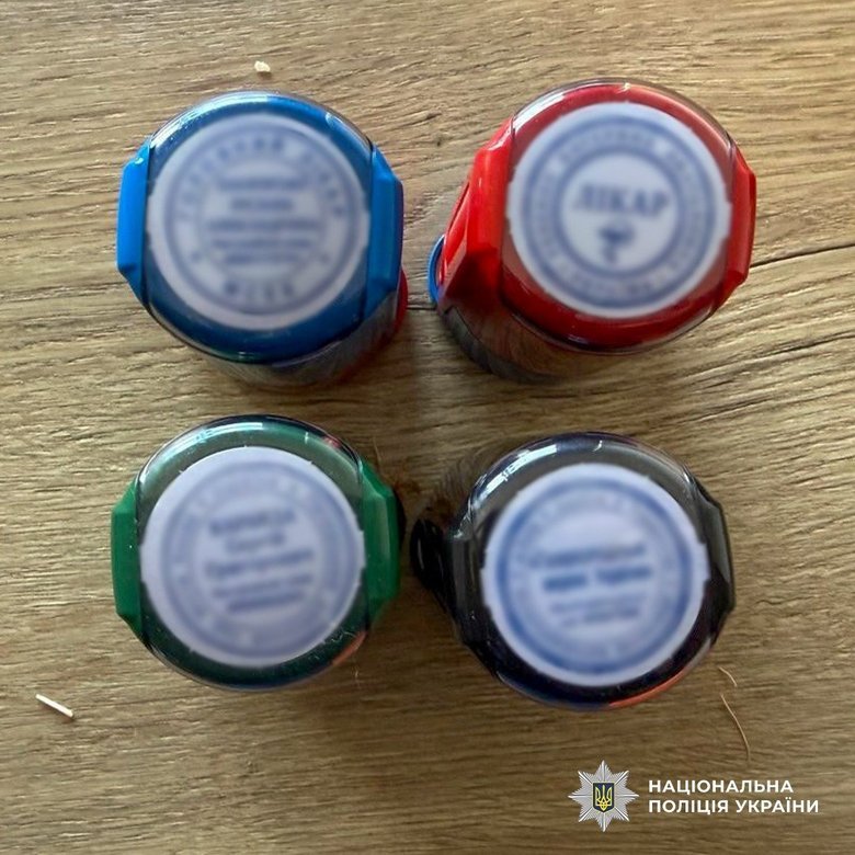 У Києві затримали чоловіка, який через OLX продавав фіктивну інвалідність за 9000 доларів