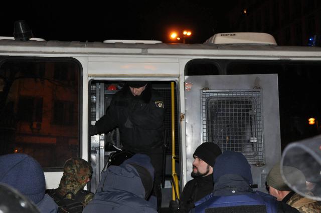 Полиция задержала главу "Добровольческого движения ОУН" Коханивского после потасовки между протестующими и правоохранителями 13