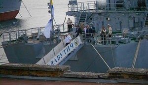 Миллиардер Новинский, рвущийся в Раду, незаконно агитирует на военном корабле. ФОТОрепортаж