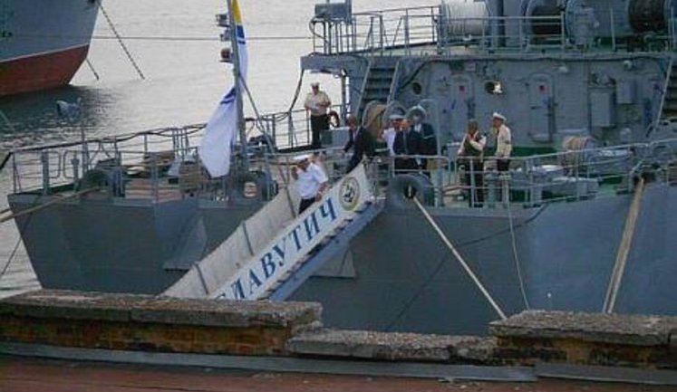 Миллиардер Новинский, рвущийся в Раду, незаконно агитирует на военном корабле. ФОТОрепортаж