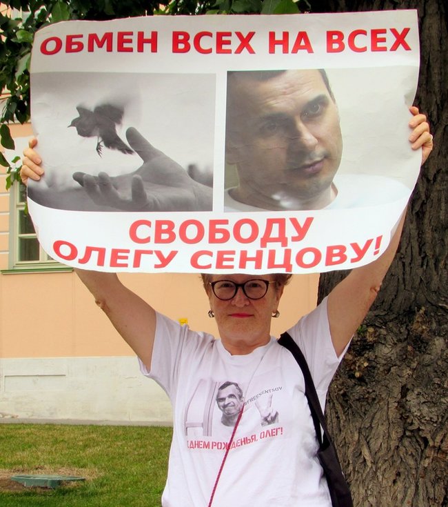 Одиночные пикеты с требованием освободить Сенцова прошли в Москве 07