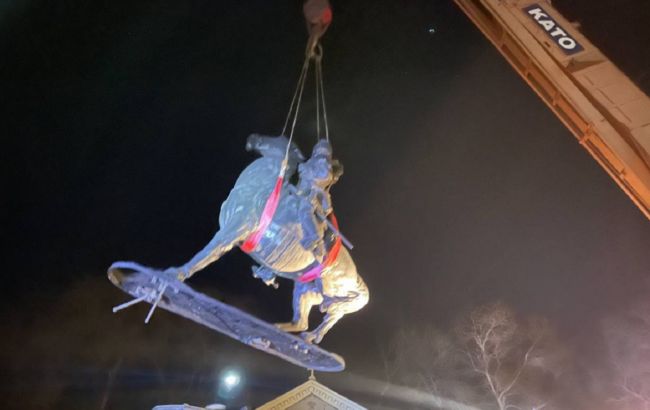 Пам’ятник Суворову демонтували в Одесі 29 грудня 01