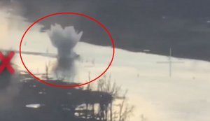 Снаряд попадает в лодку с оккупантами в Херсонской области. ВИДЕО