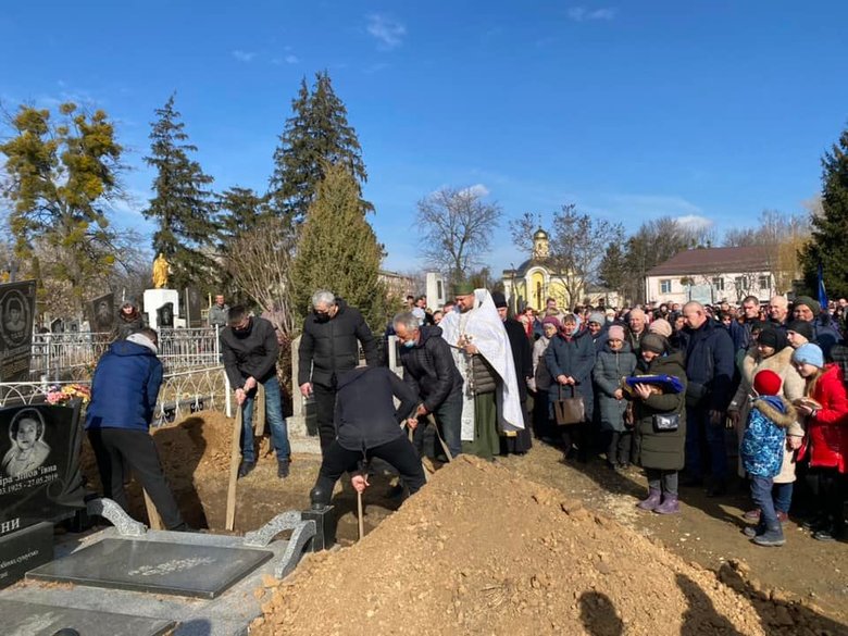 На Вінниччині попрощалися із загиблим внаслідок російського обстрілу воїном 56-ї ОМПБр Денисом Кононенком 30
