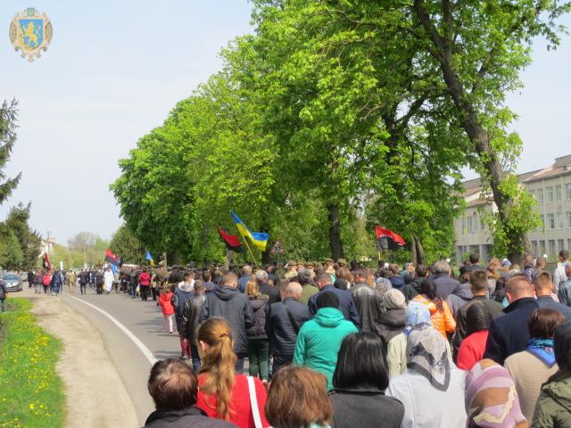 З воїном 24-ї ОМБр Володимиром Куциком, який загинув у зоні ООС, попрощалися на Львівщині 14 З воїном 24-ї ОМБр Володимиром Куциком, який загинув у зоні ООС, попрощалися на Львівщині 14