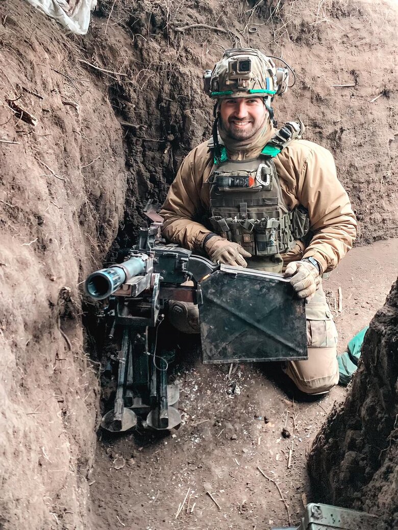 Пограничник, позывной Гиря: Начался штурм наших позиций, которые были впереди. Вот тогда я из АГС ребят прикрыл. Около пяти часов стрелял из него 03