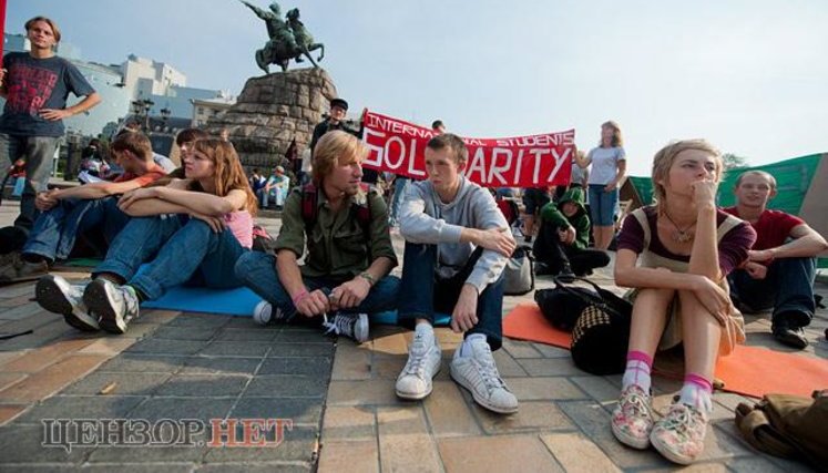 Как "Беркут" разгоняет студенческий форум в центре Киева. ФОТОрепортаж