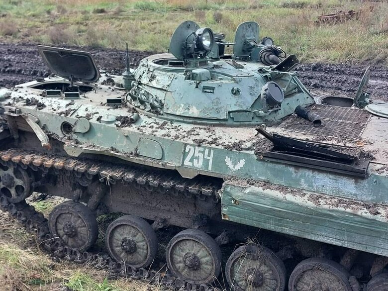 Українські воїни затрофеїли техніку окупантів на Харківщині 10