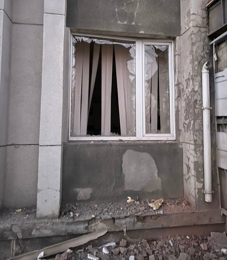 Пошкоджений російським обстрілом будинок