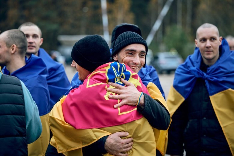 Ukraine brings home 270 defenders in prisoner exchange with Russia