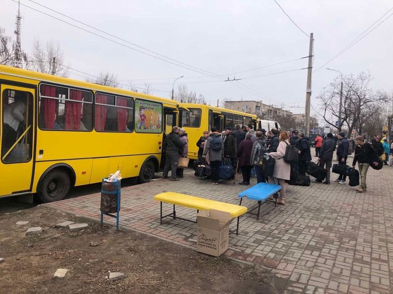 Сегодня удалось эвакуировать более 400 человек из Луганской области, - Гайдай 05
