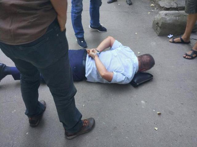 Чиновник ГФС задержан в Херсоне при получении 1,5 тыс. долл. взятки, - СБУ 01