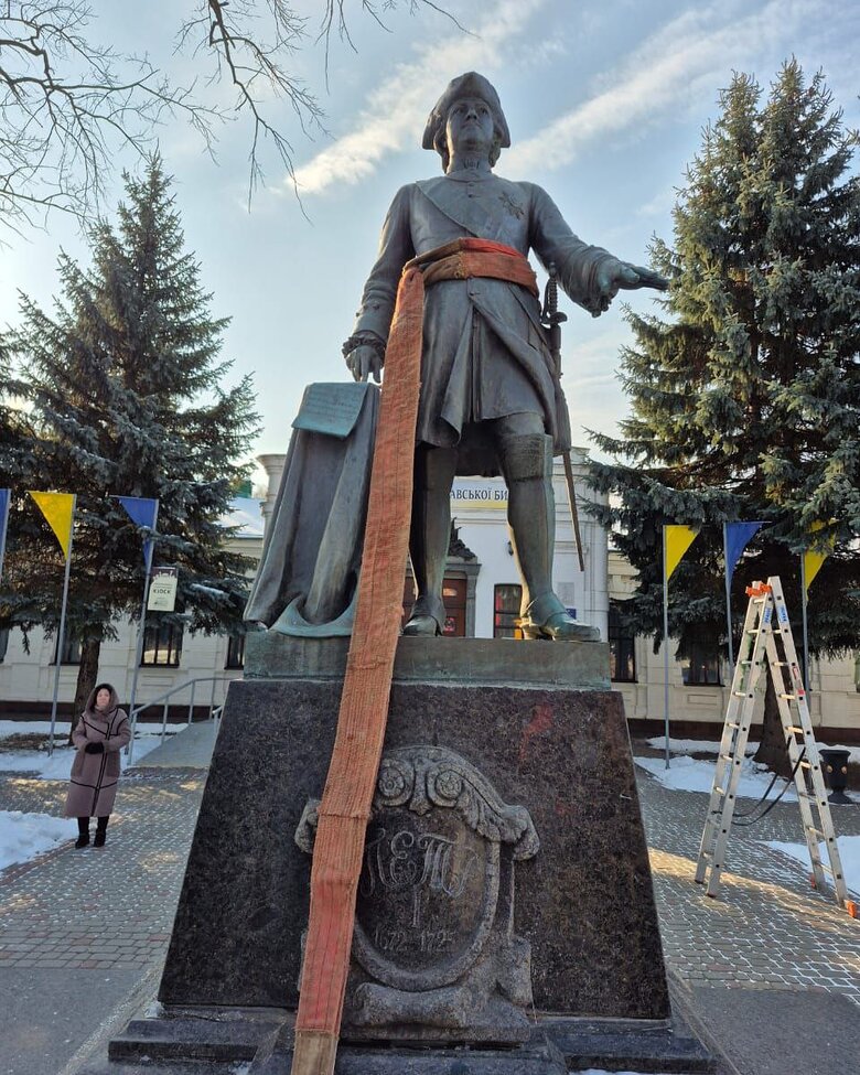 Пам'ятник Петру I демонтували у Полтаві