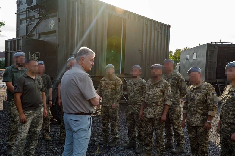 Порошенко передав воїнам ССО допомогу на 18 млн грн