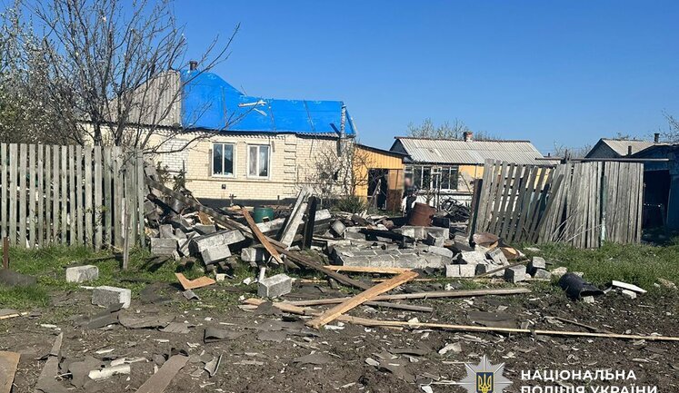 Наслідки ворожих обстрілів Донеччини: під ударом Костянтинівка, Слов’янськ та Лиман. Загинула людина, є поранені. ФОТОрепортаж