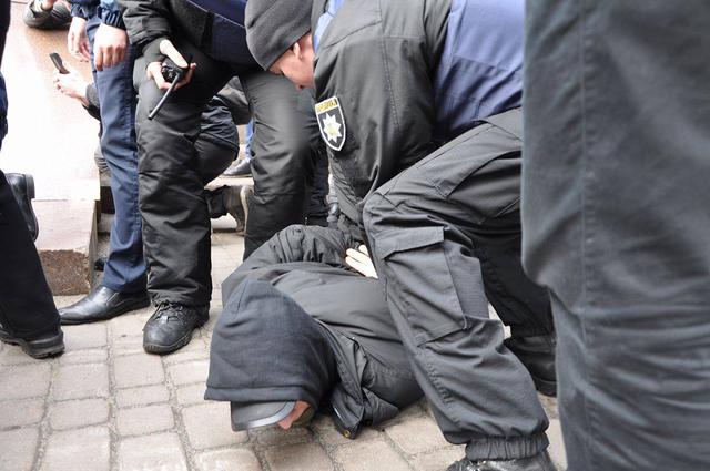 Police detains attackers of feminist rally held in downtown Kyiv 38 Police detains attackers of feminist rally held in downtown Kyiv 38