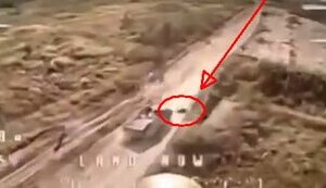 Окупант потрапив під гусеницю своєї бронемашини, втікаючи від FPV-дрона "Диких шершнів". ВIДЕО