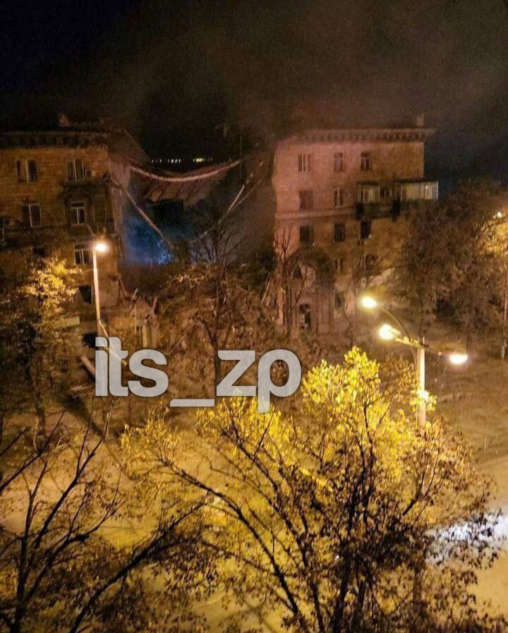 Наслідки ударів по Запоріжжю: 7 ракет влучили у багатоповерхівки, зруйновано цілі під’їзди (оновлено) 07