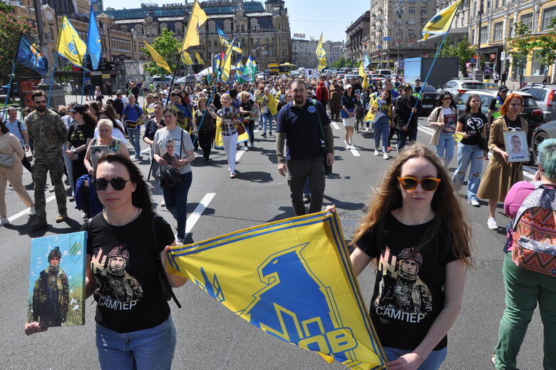 Anniversary of order to withdraw from Azovstal: march We are waiting for home of heroes of Mariupol took place in center of Kyiv 05