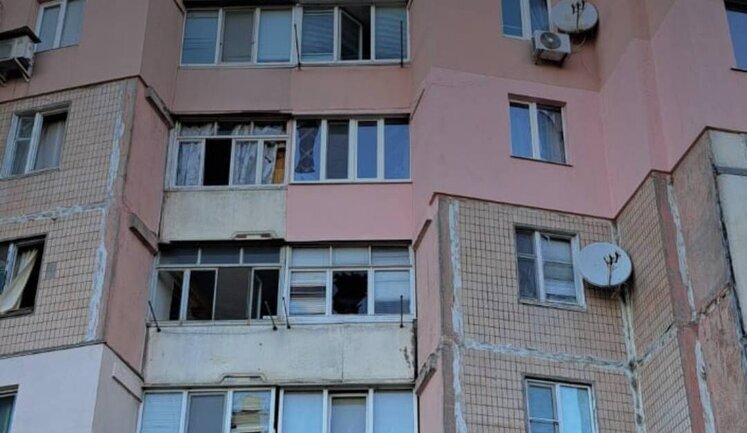 Наслідки ворожого обстрілу Херсону. ФОТОрепортаж