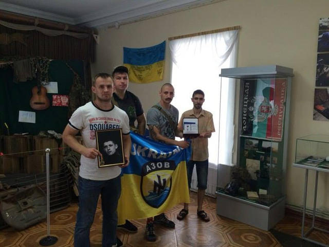 николаев герой народный награждение