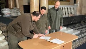 Зеленский подписал заявление на членство Украины в Евросоюзе. ФОТО