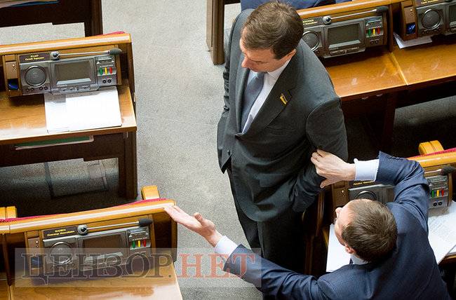 Писаренко планує виїзд на полювання, дзвінок Папієва Фірташу і перешіптування Герасимова з Геллером, - робота ВР 14 березня 12