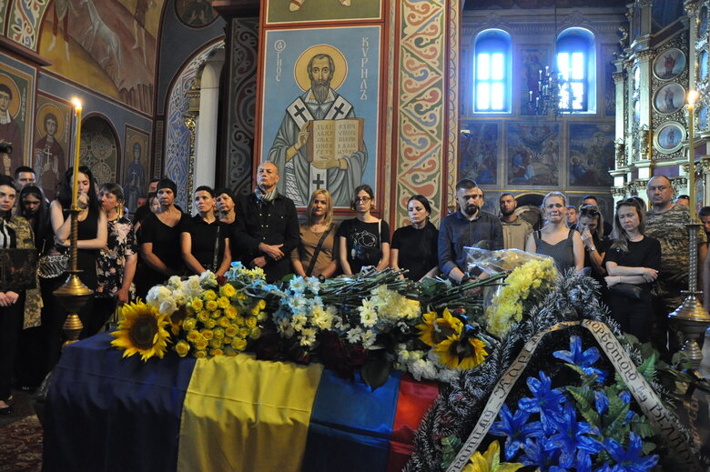 З телеведучим та військовим Карімом Гуламовим, який загинув у бою з російськими окупантами, попрощались у Києві 46