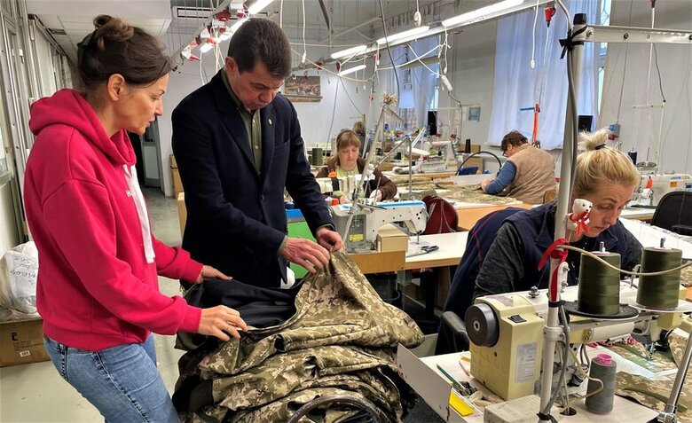 Зимнюю форму для украинских военных начали шить в Латвии 06 Зимнюю форму для украинских военных начали шить в Латвии 06