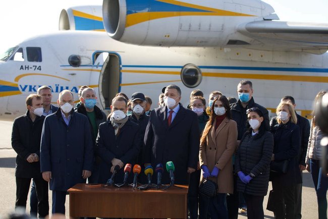 Близько сотні українців лікуються в Італії від COVID-19, - Аваков 04