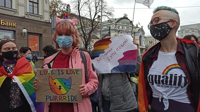Учасники ЛГБТ-маршу збираються в центрі Києва 15