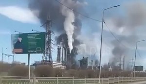 Россиянин снимает на видео результат атаки СОУ на химзавод в Череповце: "#бал я эту работу, Анастасия Владимировна. Я по тапкам нах#й отсюда. Мне моя жизнь дороже". ВИДЕО