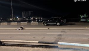Правоохоронець збив на смерть пішохода біля ТРЦ у Хмельницькому: ДБР веде розслідування. ФОТОрепортаж