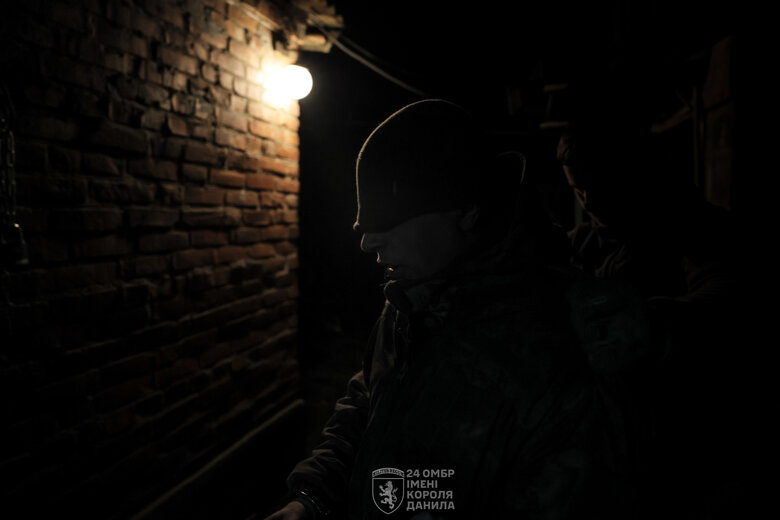 Soldiers of the 24th Brigade captured paratroopers of the 98th Division of the Russian Federation.