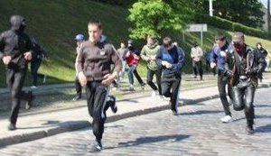 Неизвестные спровоцировали драку с участниками Дня гнева в Киеве: милиция бездействует