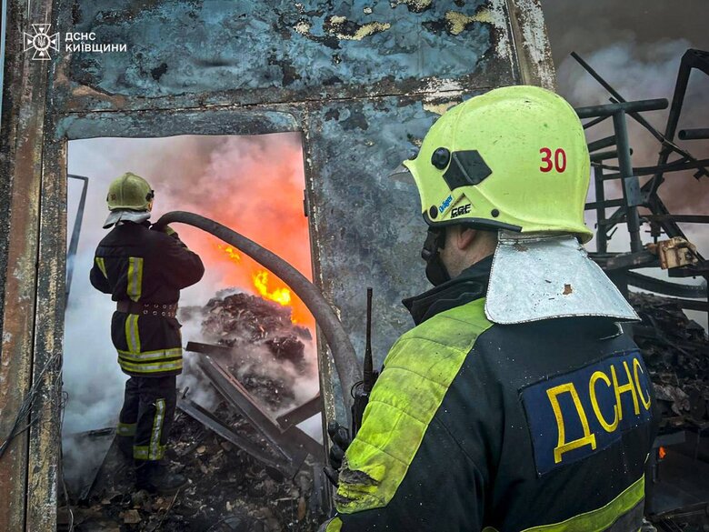 Горить центр управління відходами у Фастівці