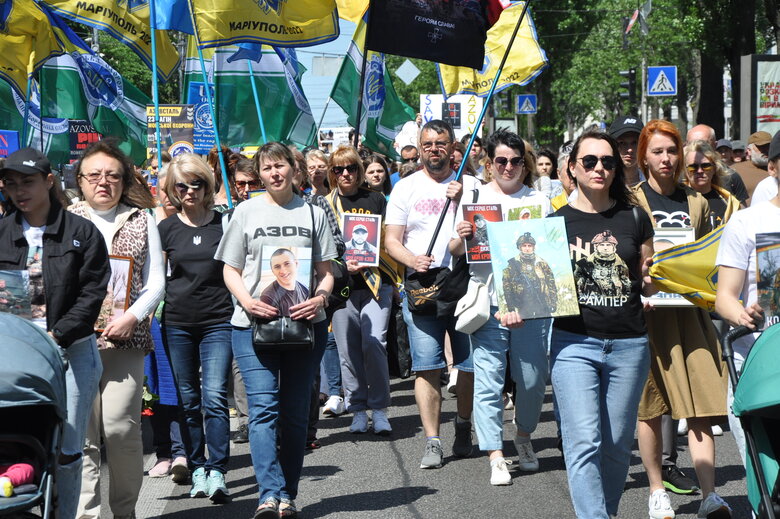 Anniversary of order to withdraw from Azovstal: march We are waiting for home of heroes of Mariupol took place in center of Kyiv 16