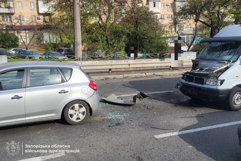 FPV-дрон РФ атаковал маршрутку в Запорожье