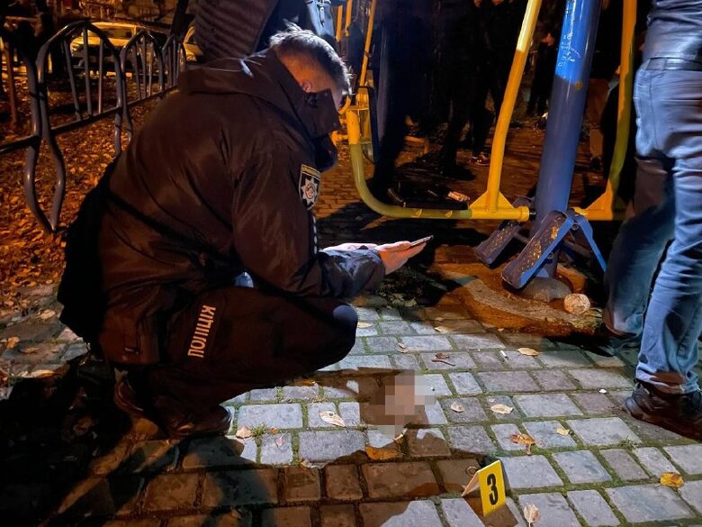 На дитячому майданчику в Рівному вибухнула граната, - Нацполіція 02