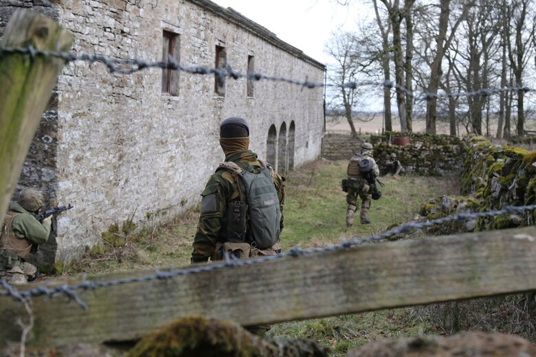 Украинские военные отрабатывают в Британии ведение огня из NLAW 09