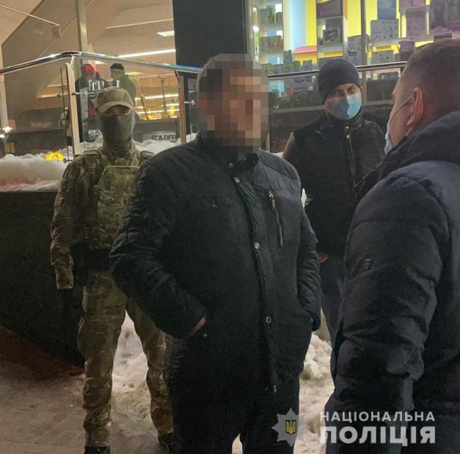 Чиновник Львівської ОДА упіймався на отриманні 365 тис. грн відкату, - Нацполіція 02