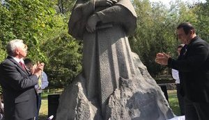 Памятник Тарасу Шевченко торжественно открыли в центре Еревана. ФОТО