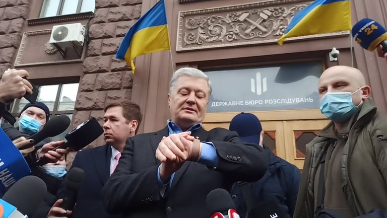 Poroshenko Refuses To Testify At SBI, Leaves Its Building 02